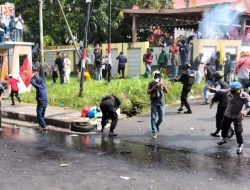 Tolak Kenaikan BBM, Polisi dan Massa Pendemo di Kota Ternate Ricuh