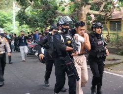 Demo Tolak BBM Ricuh, Sejumlah Mahasiswa Diamankan Polisi