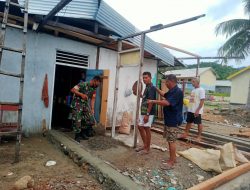 Manunggal Bersama Rakyat, Babinsa Koramil 1510-03/Sanana, Bantu Warga Bangun Rumah