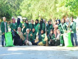 Peduli Lingkungan, Mahasiswa STAI Babussalam Sula Gelar Bakti Sosial Bersih-Bersih Pantai