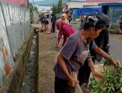 Padat Karya Tunai Dana Perlindungan Sosial, Pemerintah Kelurahan Jati  Ajak Warga Bersihkan Jalan dan Drainase