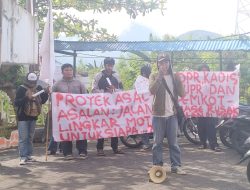 Diduga Proyek Jalan di Kelurahan Moti Kota Bermasalah, HPMMK Gelar Aksi Desak DPRD Kota Ternate Copot Jabatan Kadis PUPR